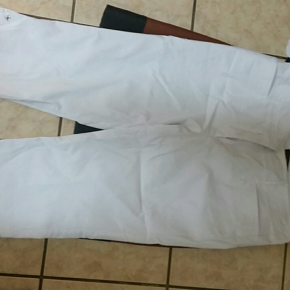 Size 16 unworn counterparts white Capri pants